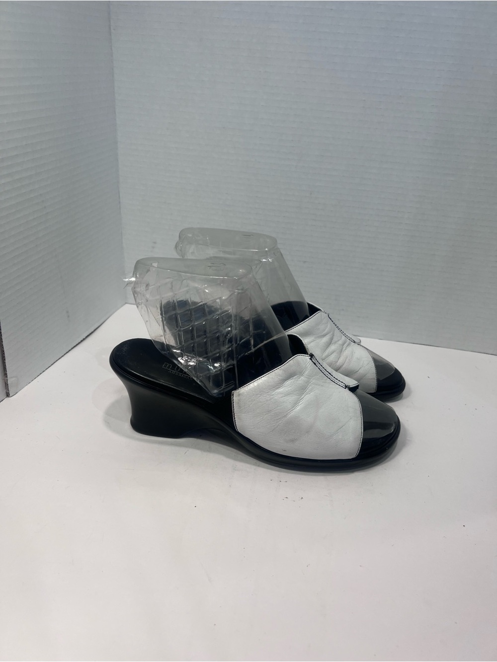 Munro Black and White Leather Wedge Slide Mules